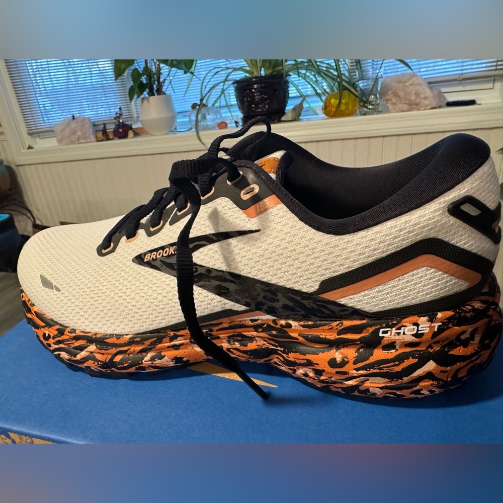 Brooks Ghost 15 limited edition Tiger print. Brand new,Never worn.Mint condition